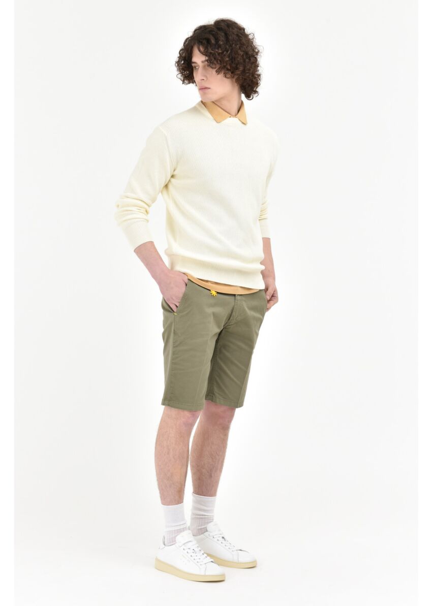 Bermuda tinto slim fit in cotone