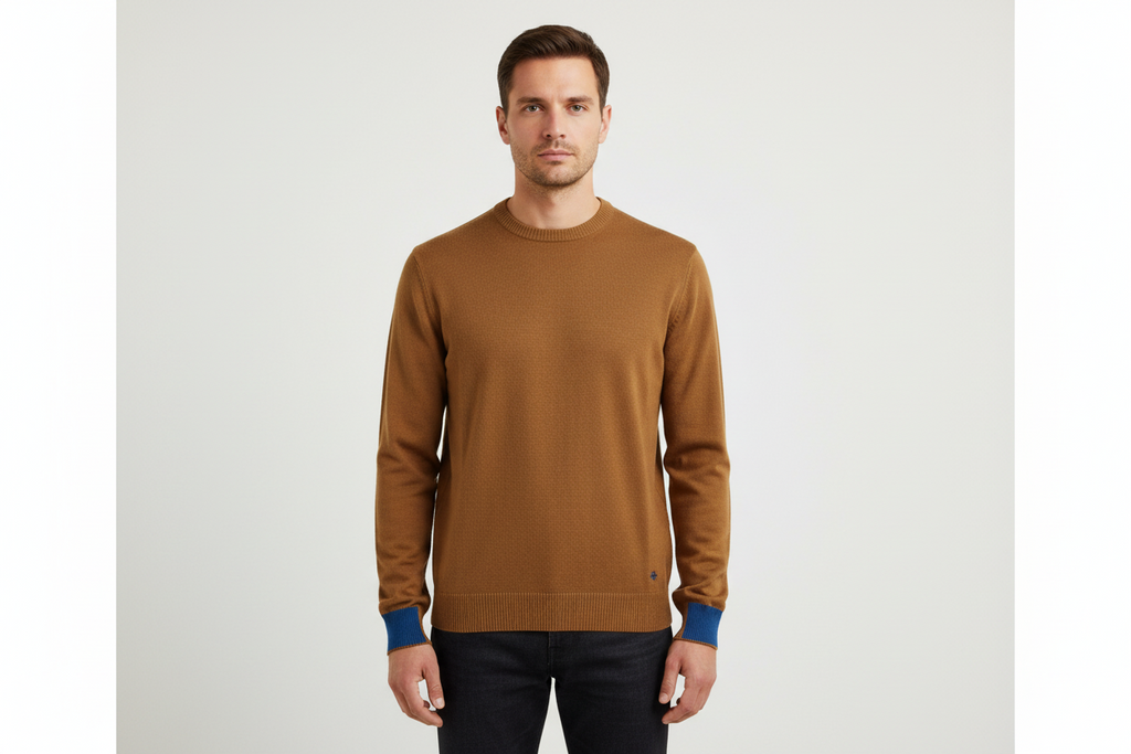Crew neck in a wool blend with contrasts