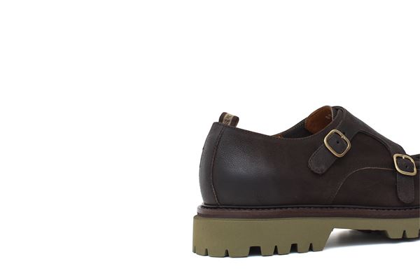 Scarpa in pelle nabuk doppia fibbia