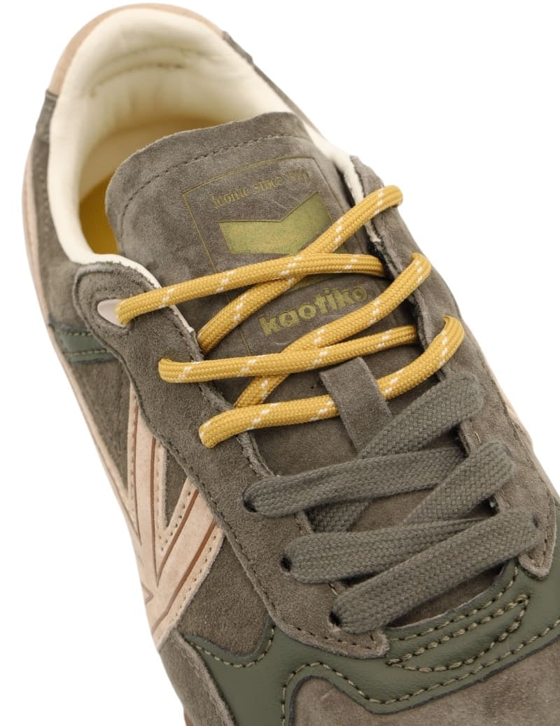 Leather sneakers with logo