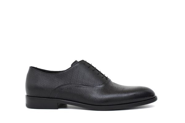 Patent leather lace-up with mag print