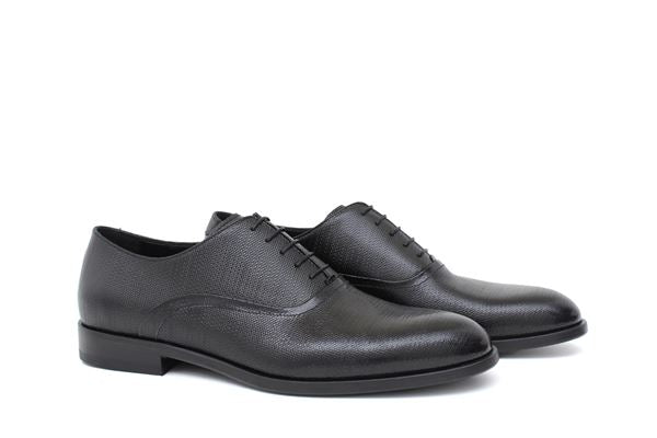 Patent leather lace-up with mag print