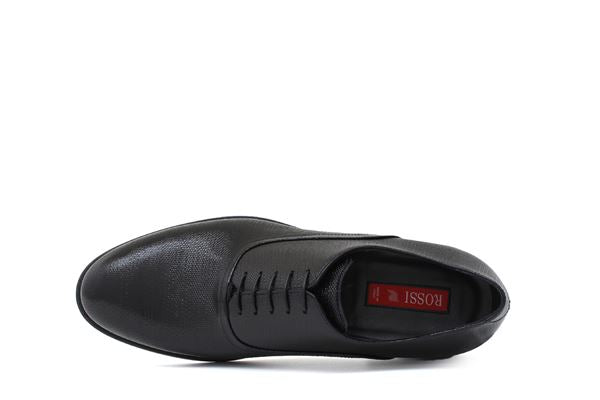 Patent leather lace-up with mag print