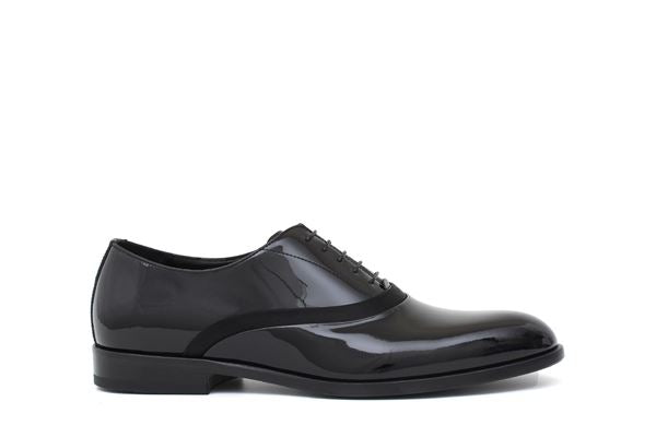Patent leather lace-up