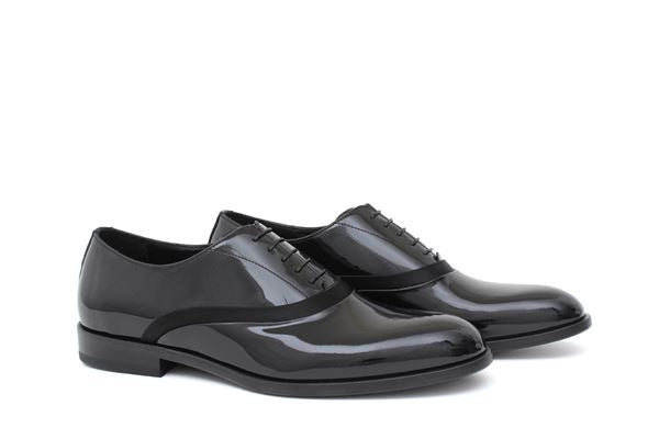 Patent leather lace-up