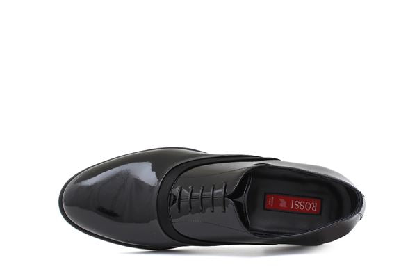 Patent leather lace-up