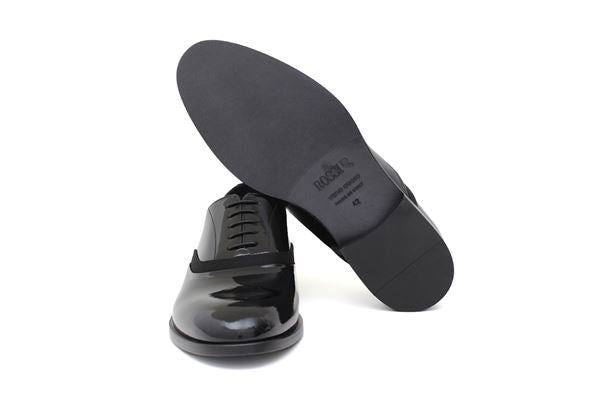Patent leather lace-up