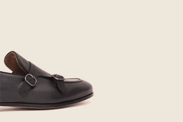 Double buckle in calfskin
