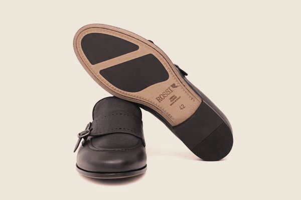 Double buckle in calfskin