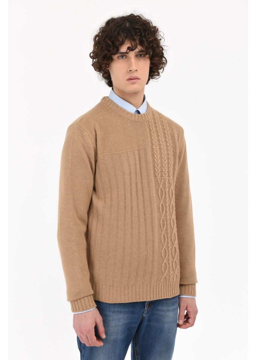 Crew neck sweater in carded wool and cashmere blend