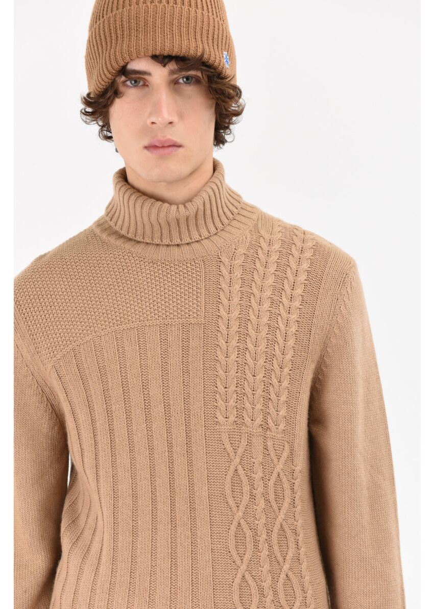 Turtleneck sweater with a mix of wool and cashmere stitches