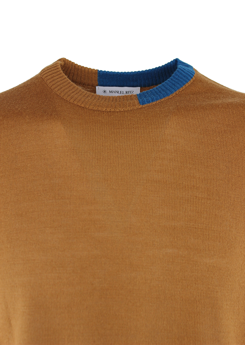 Crew neck in a wool blend with contrasts