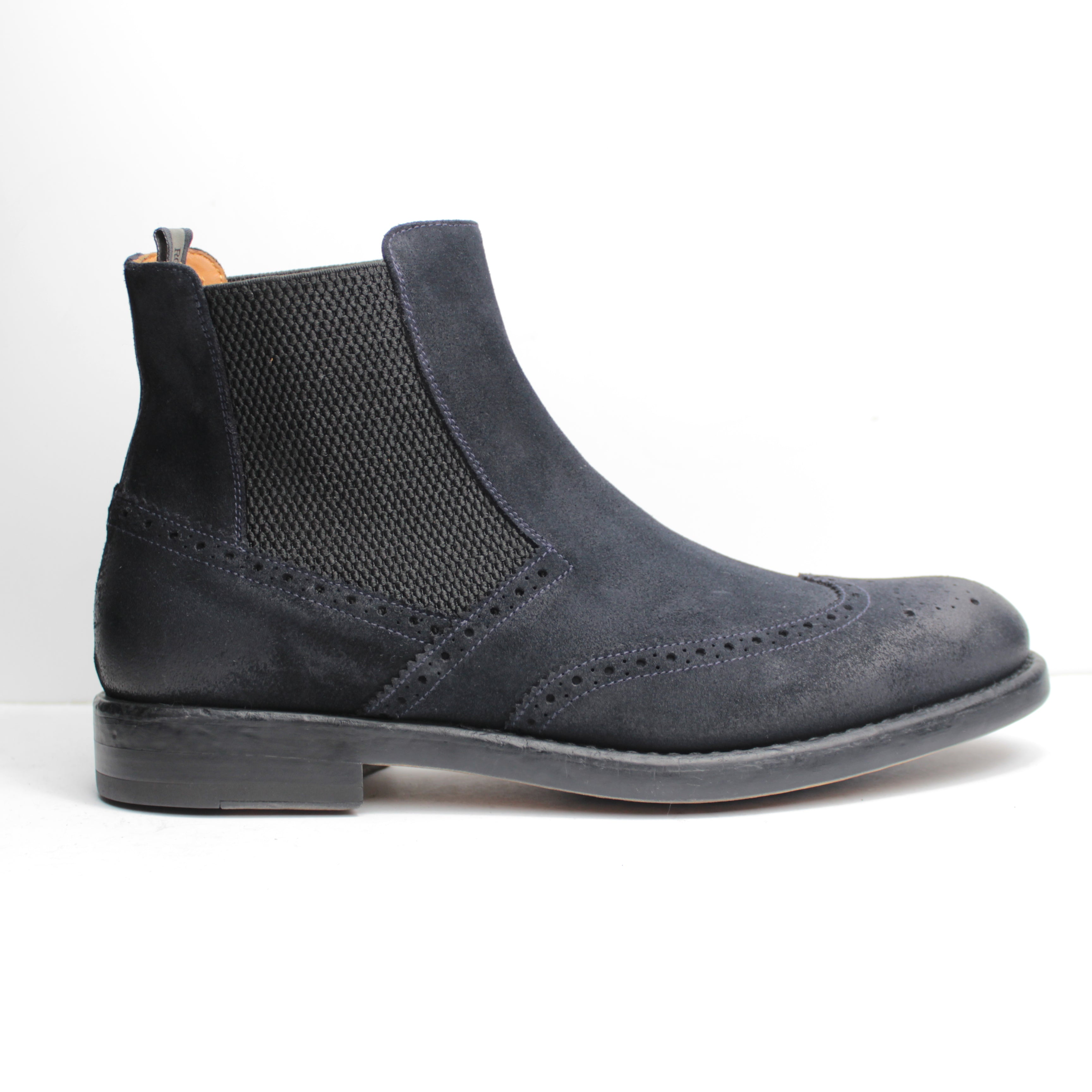 Ankle boot with elastic bands